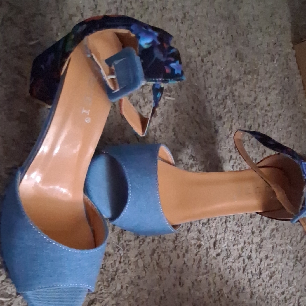 Blue Sandals with Bow Detail - Picture 6 of 9